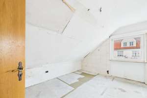 SITULI: 5-Zimmer-Dachgeschosswohnung mit viel Potenzial nahe Deutschem Museum – Die vollständige Adresse der Immobilie erhältst du vom Anbieter., 81541 Untere Au, München – Vorschaubild 10