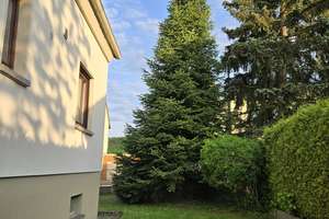 Zweifamilienhaus mit wunderschönem Garten, Doppelgarage und großem bebaubarem Grundstück – Die vollständige Adresse der Immobilie erhältst du vom Anbieter., 65817 Eppstein – Vorschaubild 1