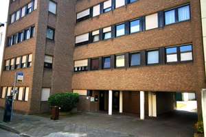 gepflegte 3 Zimmer Wohnung mit großem Balkon in zentraler Lage von Mönchengladbach und Garage
