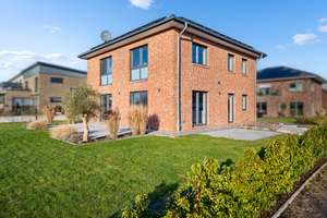 Repräsentatives und energieeffizientes Einfamilienhaus in ruhiger Feldrandlage – Die vollständige Adresse der Immobilie erhältst du vom Anbieter., 24235 Laboe – Vorschaubild 2