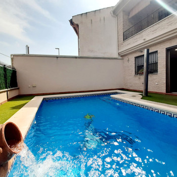 SPEKTAKULÄRES CHALET MIT POOL ZU VERKAUFEN