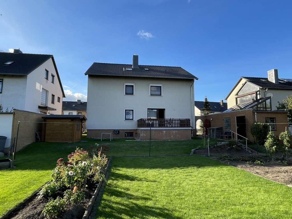 Immobilie in Sehnde - Großzügiges Ein- bis Zweifamilienhaus in guter Lage von Sehnde  - Bild 2