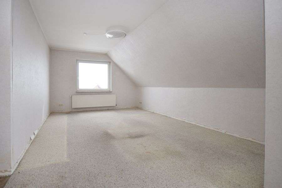 Großzügige 2-Zimmer-Dachgeschosswohnung in ruhiger Lage...., Goslar Kreis – Bild 3