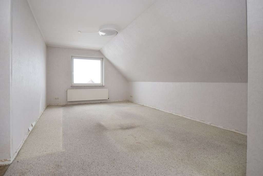 Immobilie in Goslar - Großzügige 2-Zimmer-Dachgeschosswohnung in ruhiger Lage.... - Bild 2