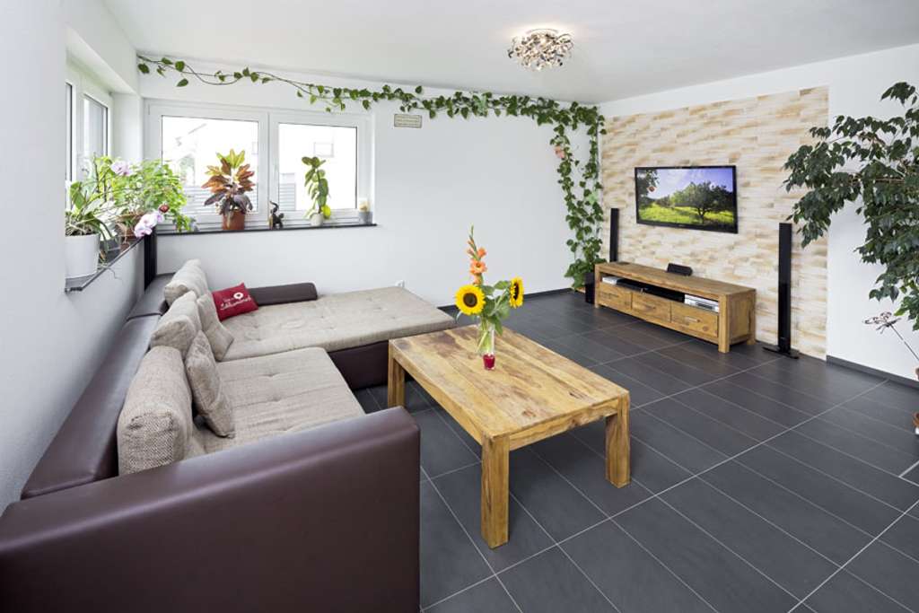 Immobilie in Mömbris - Traumhaus zum Traumpreis - wertbeständige Massivbauweise - Bild 2