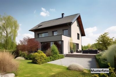 Beidseitig angeb. Einfamilienhaus im Villenviertel