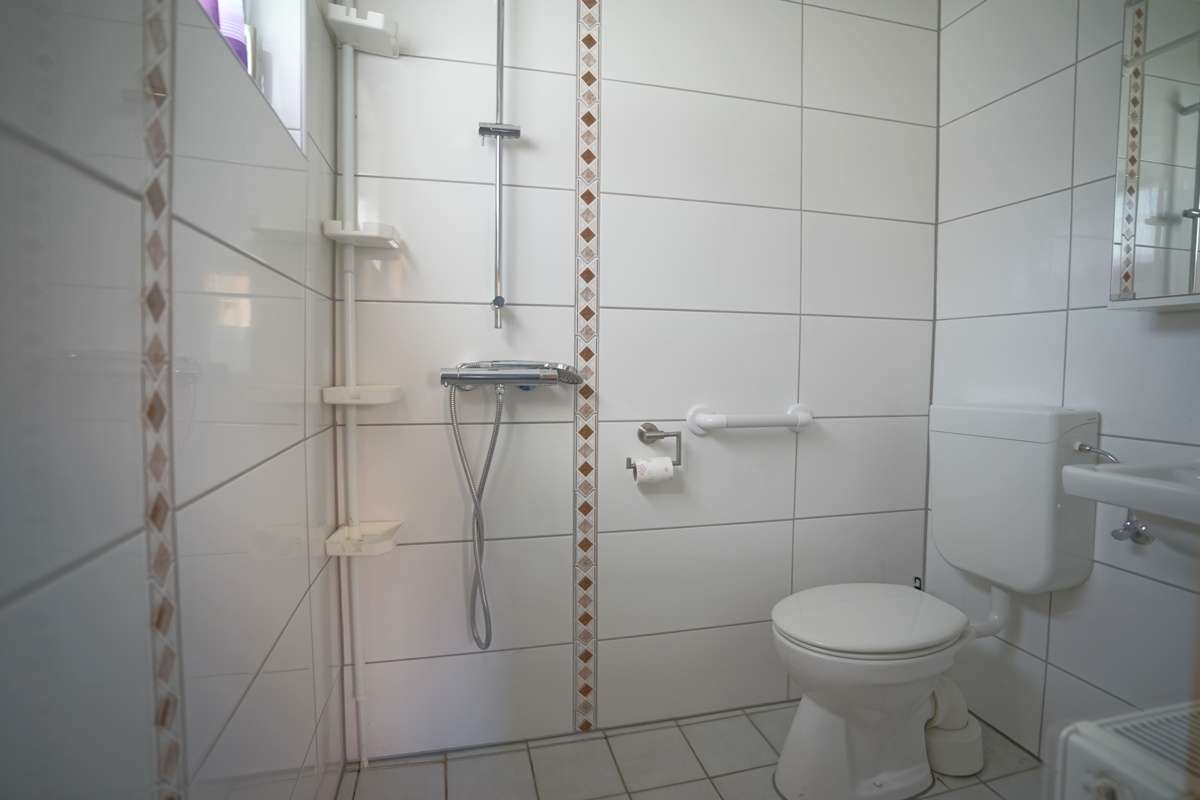 Immobilie in Schiffdorf - Volksbank Immobilien:
Einfamilienhaus mit Einliegerwohnung auf herrlichem Grundstück - Bild 0