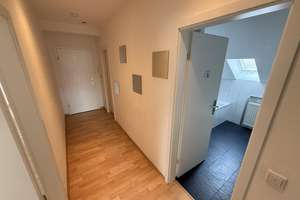 2,5 Zimmer Dachgeschoss-Wohnung in Krefeld-Fischeln - Küche inklusive – Die vollständige Adresse der Immobilie erhältst du vom Anbieter., 47807 Fischeln, Krefeld – Vorschaubild 3