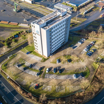 Attraktive Bürofläche mit hervorragender Visibilität | Glasfaser vorhanden | viele Stellplätze