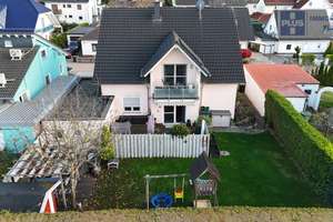 HOMBURG-ERBACH; TOP GEPFLEGTES ZWEIFAMILINHAUS MIT ELW IM NEUBAUGEBIET – Die vollständige Adresse der Immobilie erhältst du vom Anbieter., 66424 Homburg – Vorschaubild 3