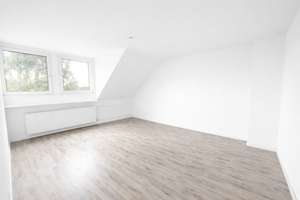 Gemütliche 2-Zimmer-Dachgeschosswohnung mit Charme – Angermunder Straße 84, 47269 Rahm, Duisburg – Vorschaubild 3