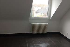 3 NKM frei bei Anmietung ! Schöne renovierte 3 Zimmer Dachgeschoss Wohnung in Duisburg zu vermieten – Beecker Str. 252, 47167 Alt-Hamborn, Duisburg – Vorschaubild 5