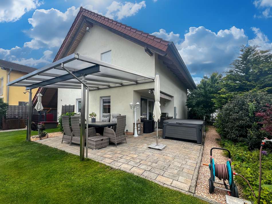 Haus Ansicht Hinten Terrasse