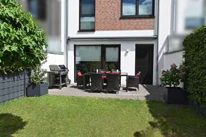 Best of Townhouse :) Exklusiv ausgestattetes Familien-Zuhause mit Garten, Carport & Stellplatz
