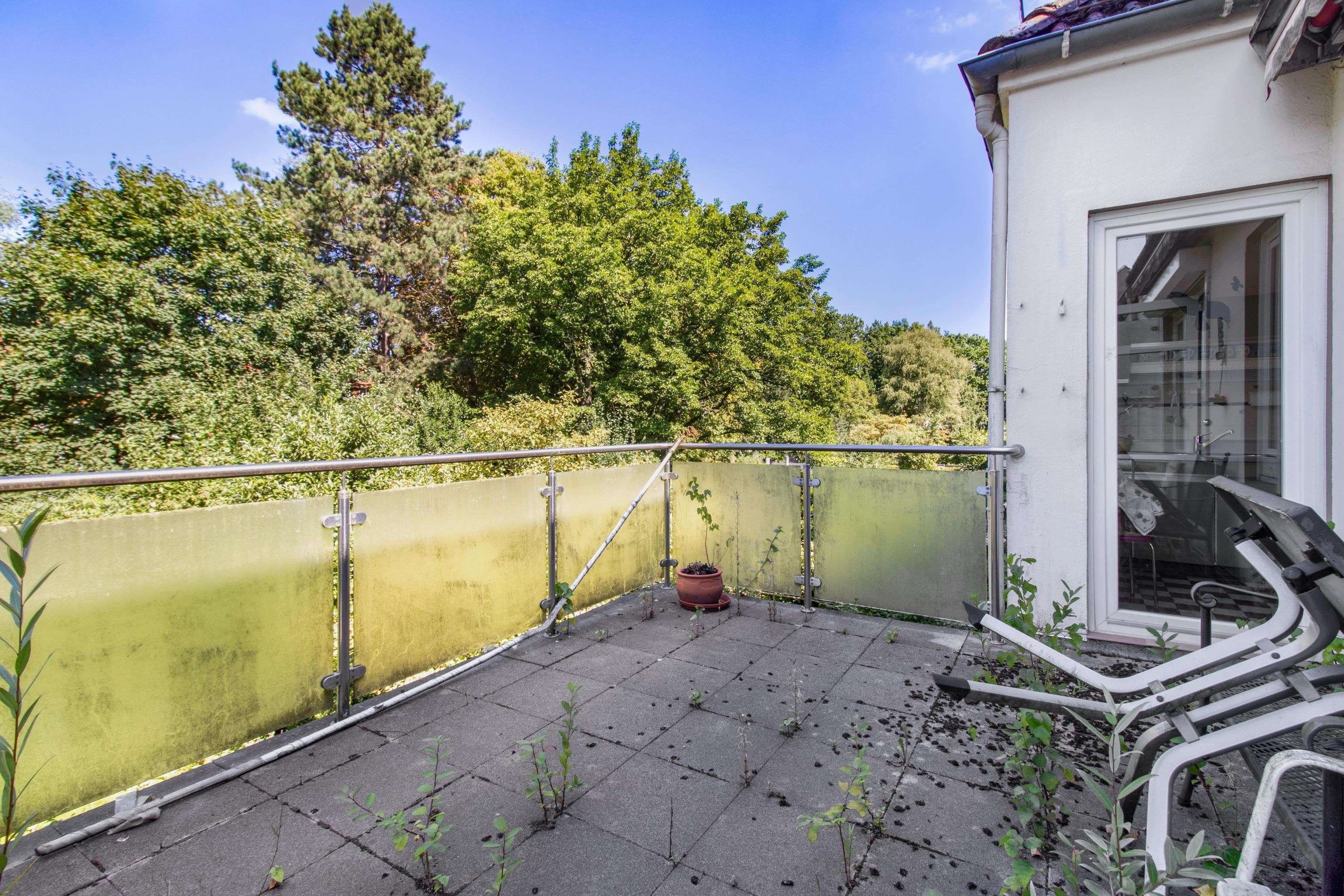 Bremen - Schwachhausen / Charmantes Zweifamilienhaus mit viel Potential in sehr beliebter Lage, Bremen – Bild 2