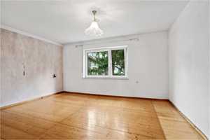 Raum für Ihre Ideen – Zweifamilienhaus in Bühl mit großem Potenzial und viel Platz! – Finkenweg 1, 89346 Günzburg (Kreis) – Vorschaubild 7