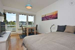 Sonnige, modern möblierte Wohnung mit Balkon in Stuttgart Botnang – Die vollständige Adresse der Immobilie erhältst du vom Anbieter., 70195 Botnang-Nord, Stuttgart – Vorschaubild 1