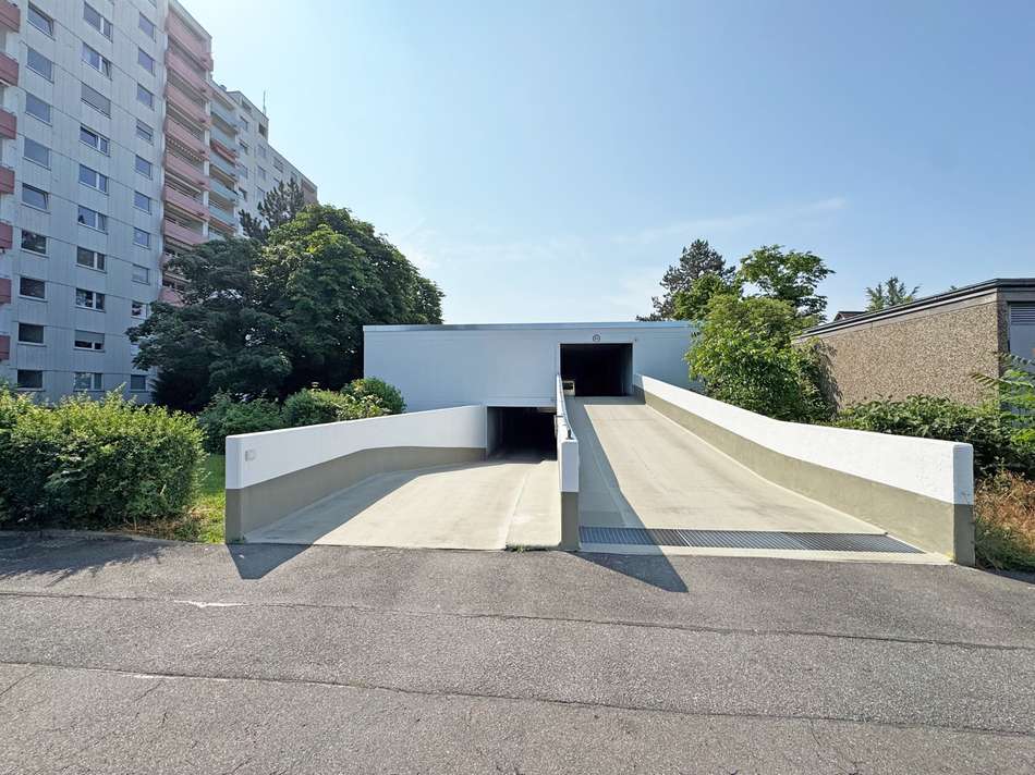 Einfahrt Garagenstellplätze