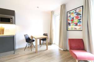 Elegantes *Möbliertes* Souterrain-Apartment mit moderner Markenküche und Terrasse – Einziehen & Wohl – Niederkasseler Straße 99, 53225 Schwarzrheindorf/Vilich-Rheindorf, Bonn – Vorschaubild 1