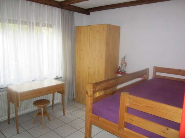 Immobilie in Hohen-Sülzen - Hohen-Sülzen: Älteres kleines Einfamilienhaus für kleine Familie. Ruhige Lage. Garage, Garten, Pool. - Bild 0