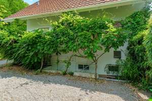 KN-Dettingen: Freistehendes Einfamilienhaus mit Garten, Garage und Einliegerbereich - frei 01.09.26 – Die vollständige Adresse der Immobilie erhältst du vom Anbieter., 78465 Dettingen, Konstanz – Vorschaubild 12
