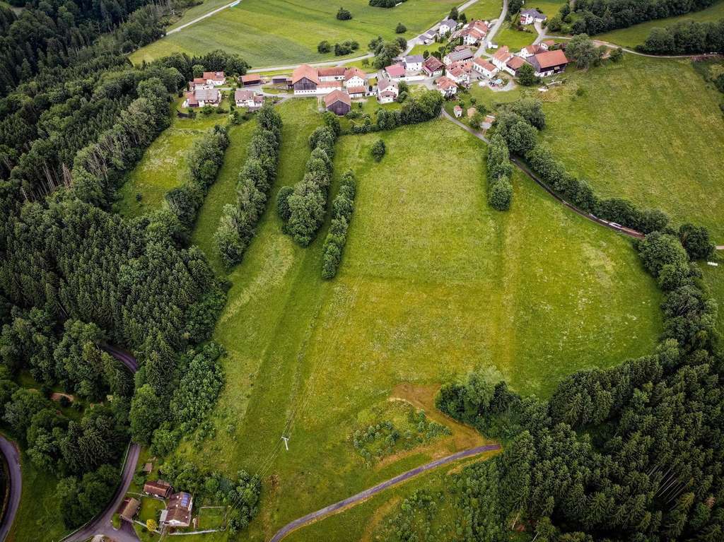 Immobilie in Röhrnbach - Hofstelle im Bayerischen Wald - vielseitiges "Sacherl" mit Aussicht - Bild 1