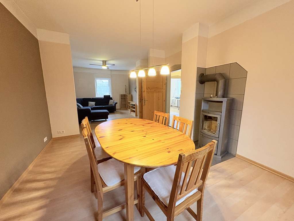 Immobilie in Kirchhain - Raum für Wohnen und Hobby: Einfamilienhaus mit Scheune und Werkstatt - Bild 3