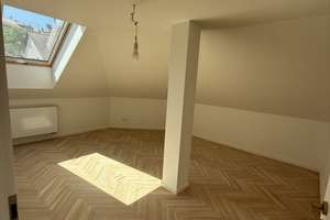  Stilvolle 3-Raum-DG-Wohnung MÖBLIERT mit EBK – Reinsburgstraße 76, 70178 Rotebühl, Stuttgart – Vorschaubild 3