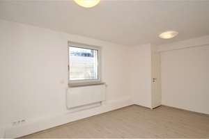 PETS ALLOWED IN FREE STANDING HOUSE! Refurbished in 2021, approx. 200 m², fenced in yard, and garage – 65199 Dotzheim, Wiesbaden – Vorschaubild 16