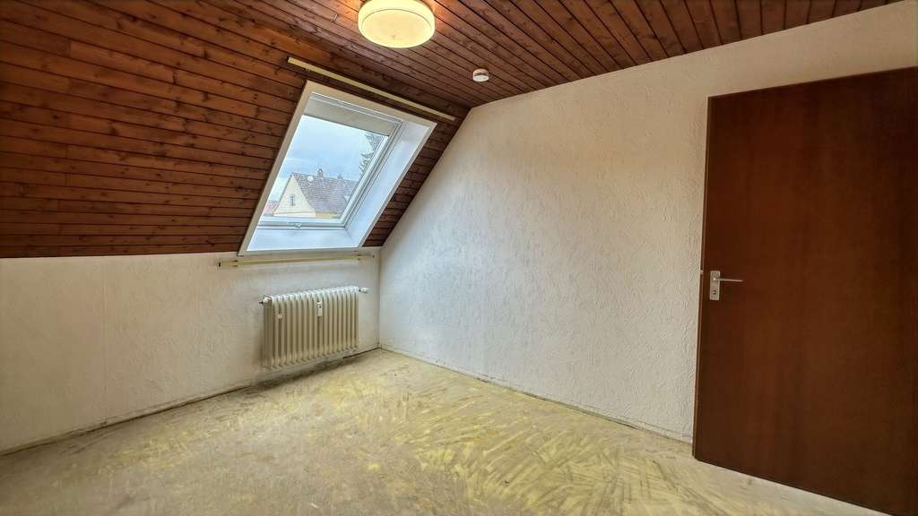 Immobilie in Esslingen am Neckar - Wohnen unterm Dach – charmante 2-Zimmer-Wohnung mit Gartenmitbenutzung - Bild 2