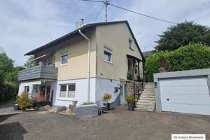 Gepflegtes Zweifamilienhaus in begehrter Lage von Freudenberg! – Die vollständige Adresse der Immobilie erhältst du vom Anbieter., 57258 Freudenberg – Vorschaubild 1
