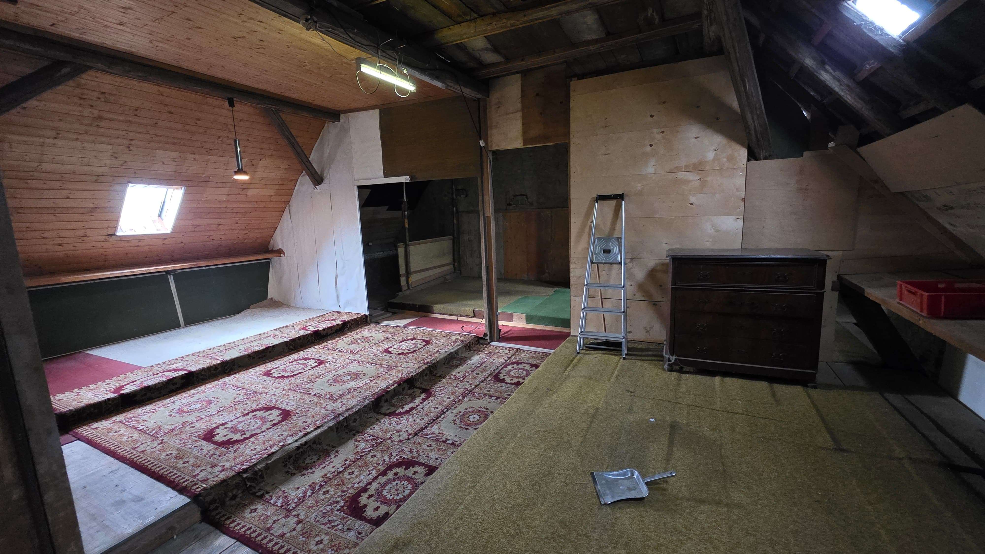 Immobilie in Philippsburg - 1-2 Familienhaus mit gutem Raumangebot und großen Garagentrakt der ideal für Hobbyhandwerker ist - Bild 1