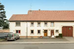 Gepflegtes Bauernhaus mit Charme & Potenzial: 2200 m² Grundstück, Scheune & Wohnmöglichkeiten – Die vollständige Adresse der Immobilie erhältst du vom Anbieter., 79879 Wutach – Vorschaubild 2
