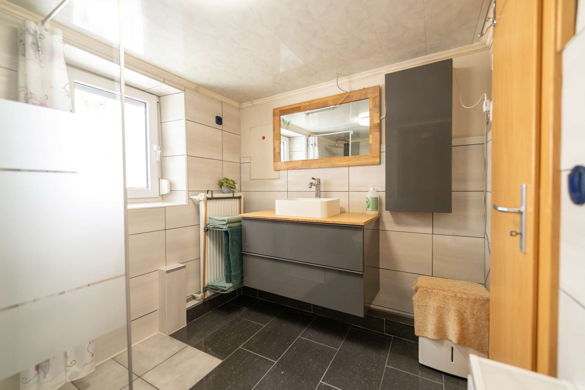 Immobilie in Neustadt bei Coburg - Neue Heizung, neues Bad und schöne Einbauküche! Balkon und Garage! - Bild 0