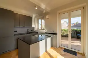 Über den Dächern Stuttgarts: Stilvolle 4-Zimmer-Wohnung in Toplage! – Stuttgart – Vorschaubild 2