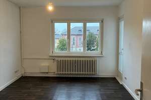Großes Zimmer 17,47 m² mit Balkon innerhalb einer 3er-WG // 2.OG links – Robert-Koch-Platz 6, 38440 Stadtmitte (Ortsteil), Wolfsburg – Vorschaubild 2