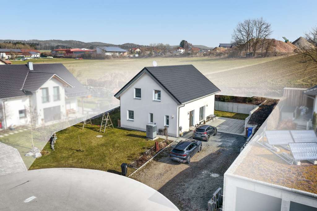 Immobilie in Pemfling - Neuwertiges Einfamilienhaus (Bj. 2020) mit großzügigem Grundstück in Pemfling! - Bild 0