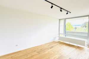 Komplettsanierung - alles neu! Helle 2,5-Zimmer-Wohnung mit großem Balkon! – München – Vorschaubild 2