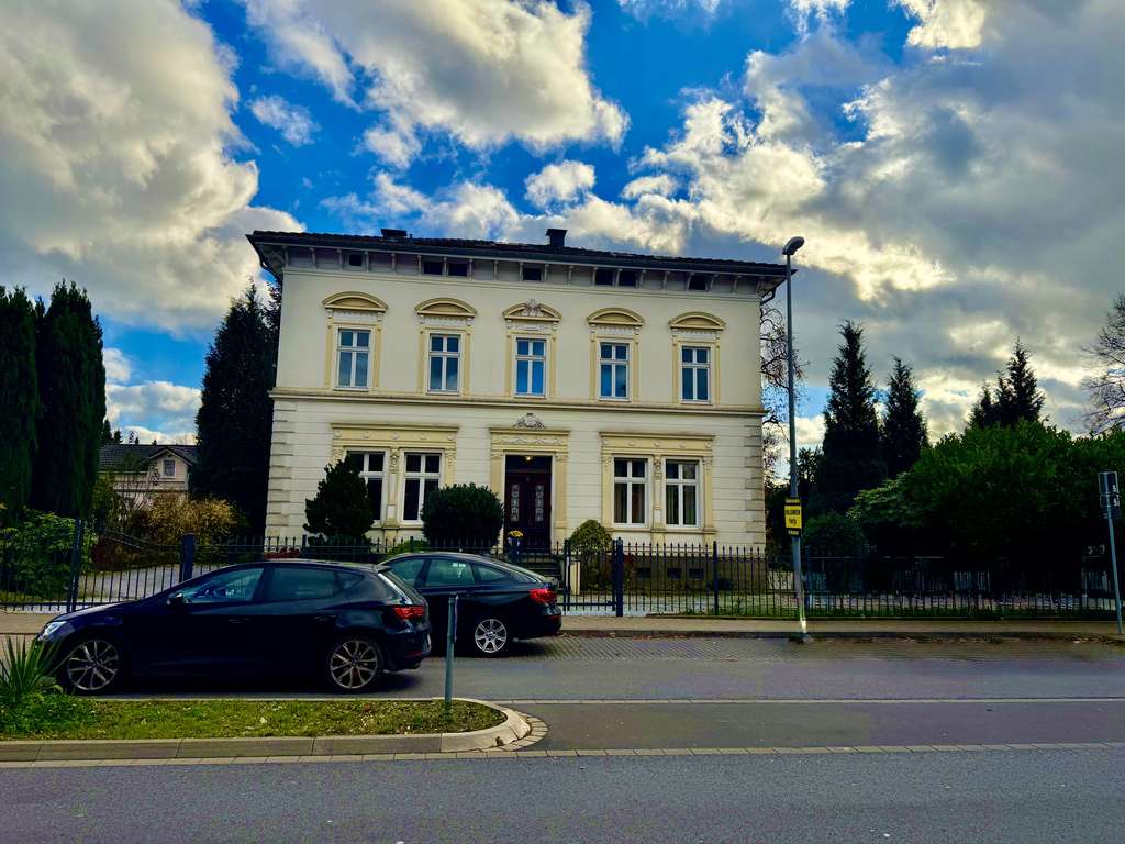 Immobilie in Wermelskirchen - WUNDERSCHÖNE DENMALSCHUTZVILLA MIT  567 m² Wohn/ Nfl. im Herzen von Wermelskirchen - Bild 2