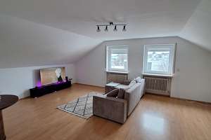 ***Helle 3-Zimmer Dachgeschosswohnung mit Küche und Badewanne***