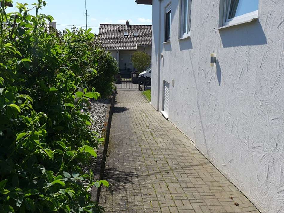 Zugang Haus Ostseite