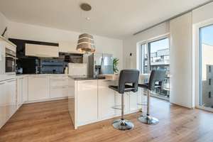 LICHTDURCHFLUTETE WOHNUNG IM 3.OG MIT WESERBLICK IN 1. REIHE - BEZUGSFREI - AKTUELL FERIENWOHNUNG – Die vollständige Adresse der Immobilie erhältst du vom Anbieter., 28217 Überseestadt, Bremen – Vorschaubild 3
