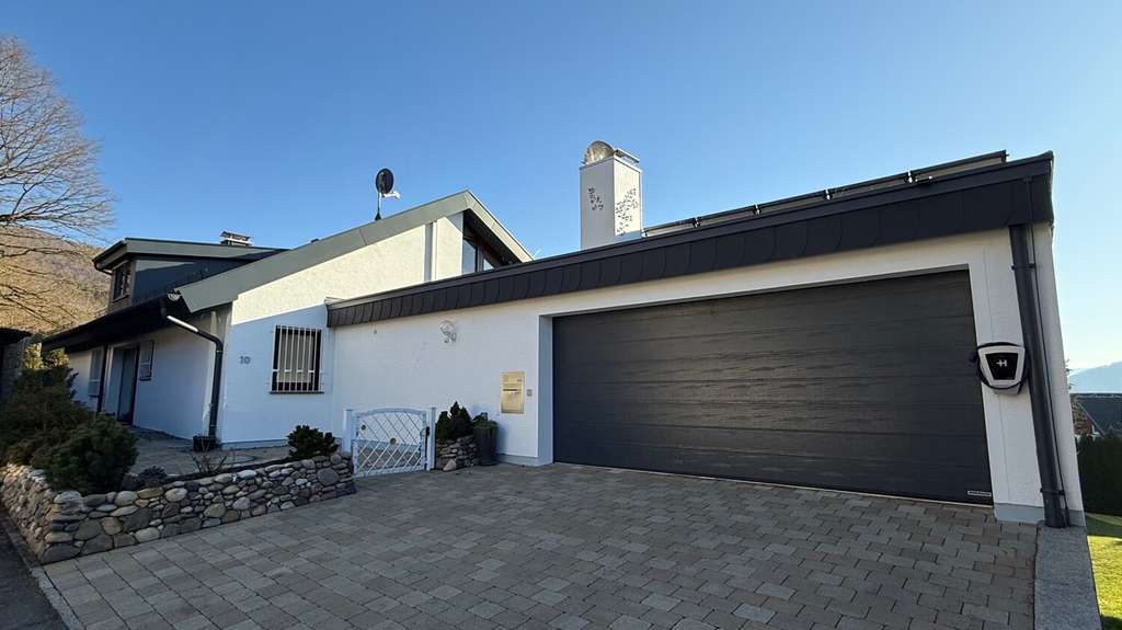 Immobilie in Donzdorf - Traumhaus mit Wellness-Bereich und Innenpool - Bild 1