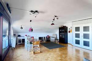 Düsseldorf – Urdenbach • Helle 4-Zimmer-Wohnung mit Wintergarten-Loggia und zwei Bädern