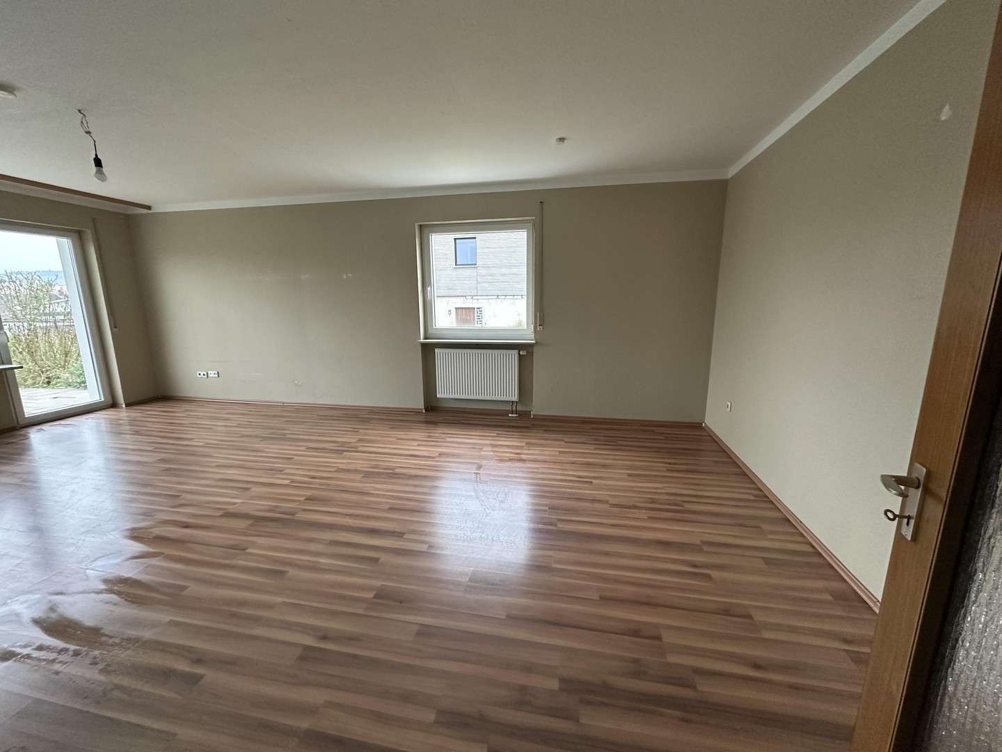 Immobilie in Buttenheim - Geräumiges Einfamilienhaus mit schönem Naturgarten und Einzelgarage - Bild 0