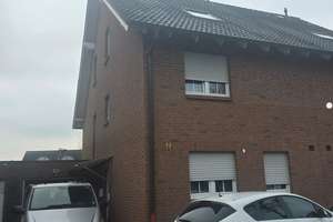 Gepflegte Doppelhaushälfte mit großem Garten,Garage & Stellplätze