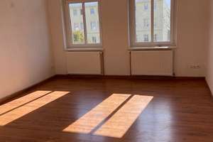 GEMÜTLICHE 3 RAUM WOHNUNG MIT EINBAUKÜCHE