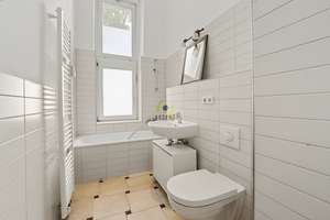 Charmanter Altbau mit Charakter: 3-Zimmer-Wohnung mit Fischgrätenparkett im 1. OG nahe Ku'damm. – Die vollständige Adresse der Immobilie erhältst du vom Anbieter., 10707 Wilmersdorf, Berlin – Vorschaubild 25