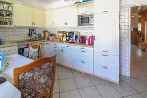 Platz auf einer Ebene: Bungalow mit nicht einsehbarem, sonnigem Garten, 2 Terrassen und Garage – Werra-Meißner-Kreis – Vorschaubild 4