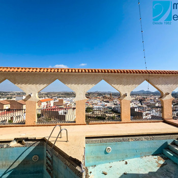 Vierstöckiges Gebäude in Turre, Almería, Andalusien zu verkaufen – inklusive Wohnung und ehemaliger 